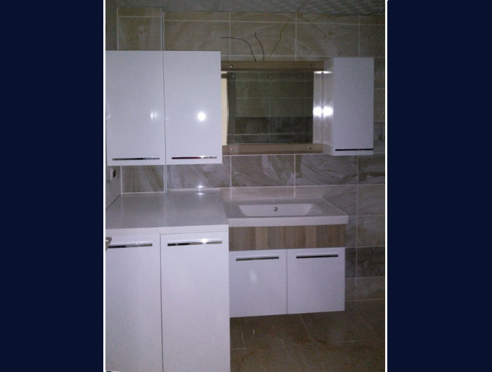 banyo dolabı